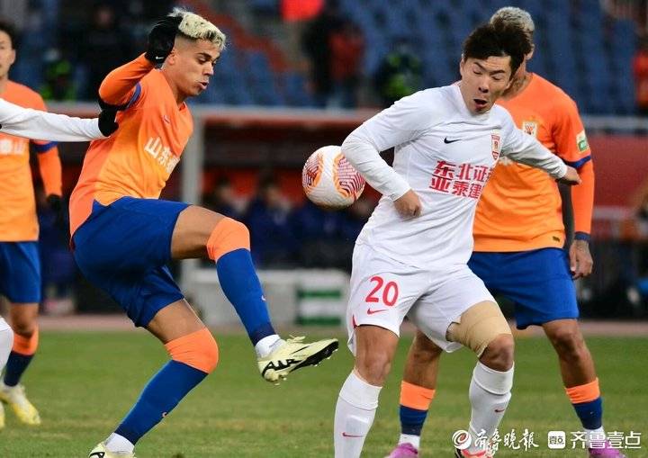 泰山客场击败亚泰,取得近期中超客场胜利 泰山客场击败亚泰,取得近期中超客场胜利