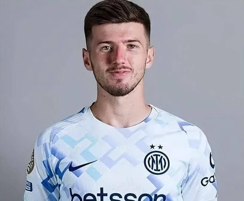 新秀球员崭露头角，受到赞誉和关注的简单介绍